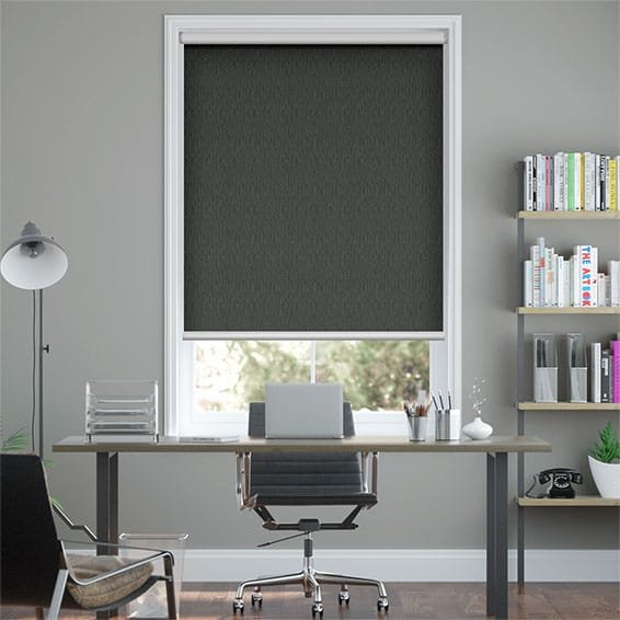 Cómo combinar cortinas opacas gris oscuro con la decoración