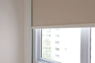 Cómo evitar que entre luz por los costados de las cortinas roller