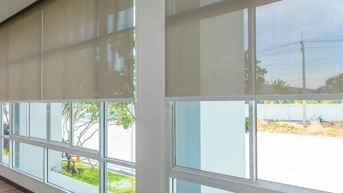 Factores que Afectan la Durabilidad de una Cortina Roller